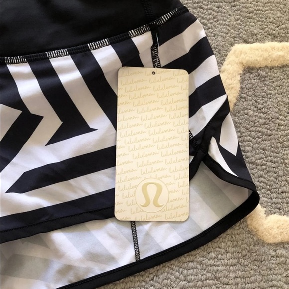 Lululemon speed shorts NWT sz4 - Picture 2 of 7